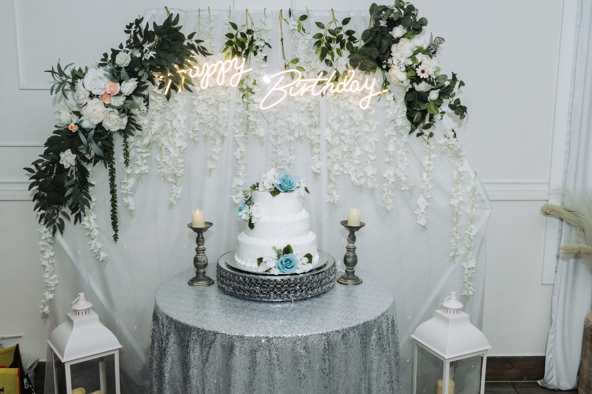 Decoración elegante en Vive Banquet Hall — guía sobre cuándo reservar